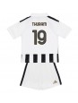 Otroški Nogometna dresi replika Juventus Khephren Thuram #19 Domači 2026-27 Kratek rokav (+ hlače) Otroški Nogometna dresi replika Juventus Khephren Thuram #19 Domači 2026-27 Kratek rokav (+ hlače)